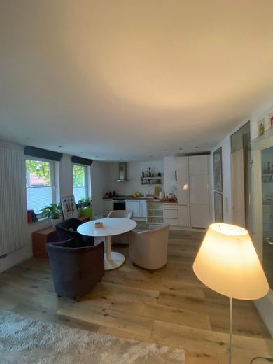 Hübsches, möbliertes Apartment in BH-Schlewecke mit Dampfbad – Blick in das Wohnzimmer