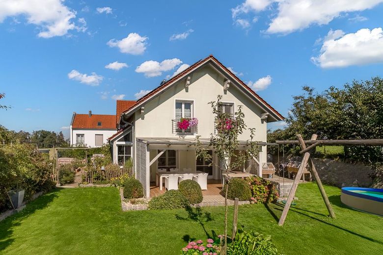 Gartenansicht mit Terrasse