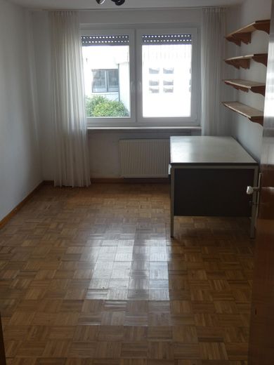 Mehrfamilienhaus mit Südlage und traumhaftem Ausblick – Schlafzimmer/Büro OG