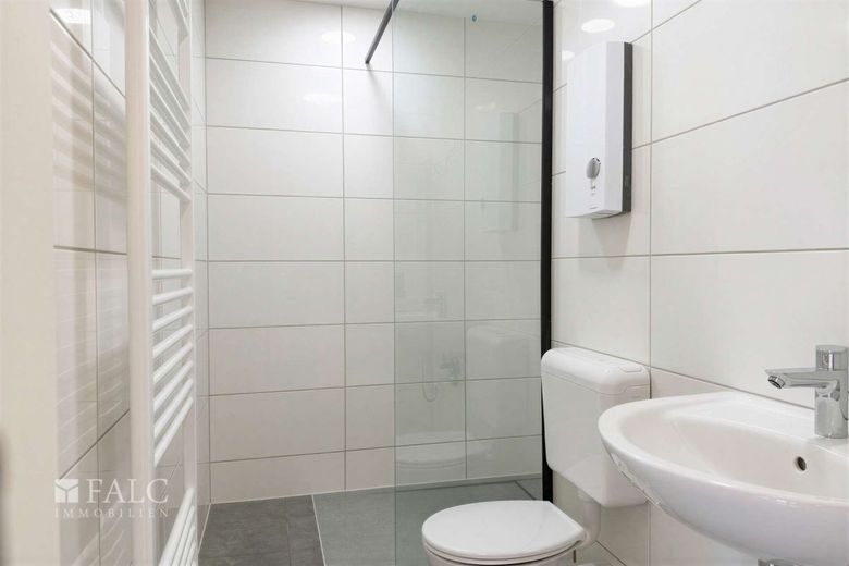 Kleine Einheit, großes Potenzial - kernsaniertes Apartment als attraktive Kapitalanlage – Badezimmer