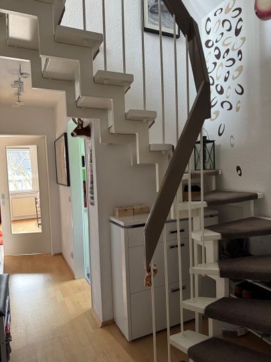 Bellissimo e accogliente appartamento mansardato con 3 locali, balcone e garage sotterraneo – Flur