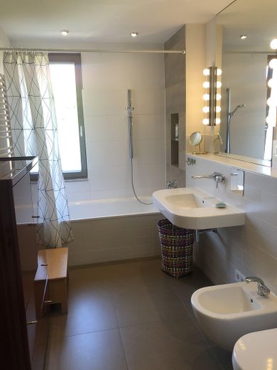 Sonniges Appartment im Zentrum Berlins vom 01.10.2026 - 31.03.2027 zu vermieten – Bad 1