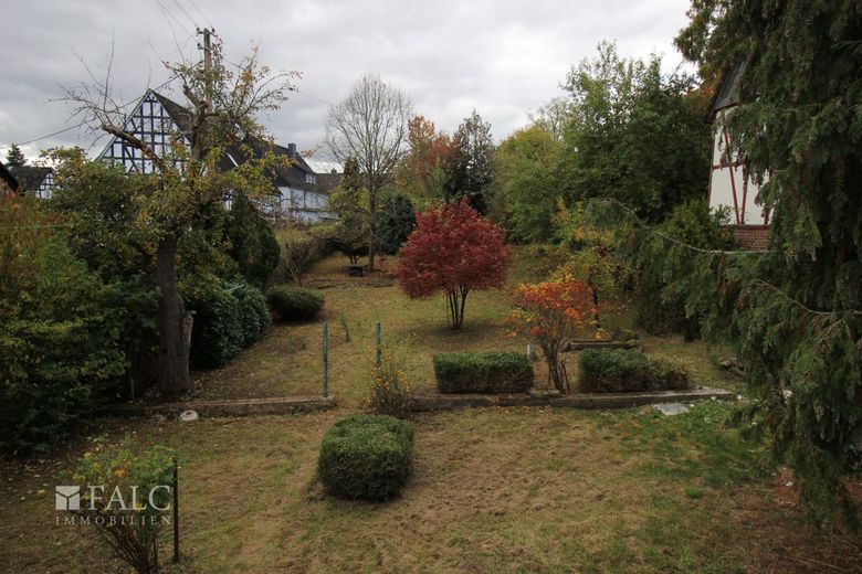 Großzügige Doppelhaushälfte – Garten