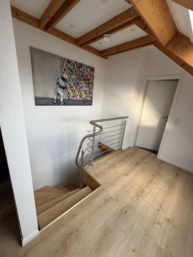 Moderne 3-Zimmer-Maisonette mit 3 Balkonen, Garage & Panoramablick über Würzburg – Foto 9