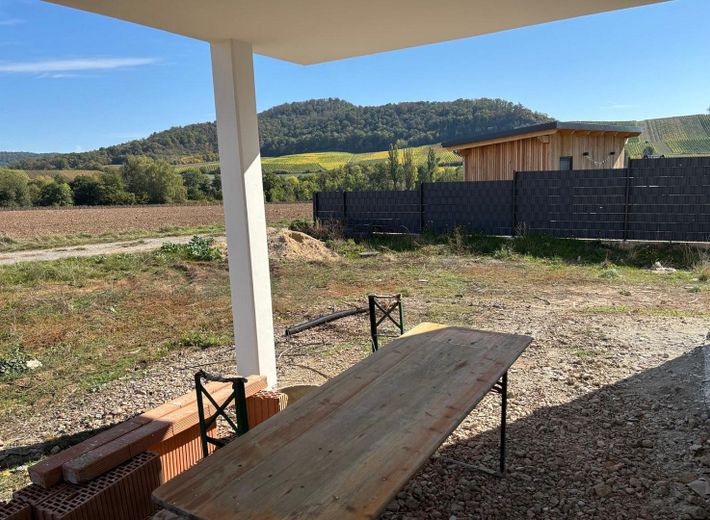 Appartamento con 3 locali al piano terra, vista mozzafiato, ampia terrazza + giardino – Blick Terrasse auf Garten 
