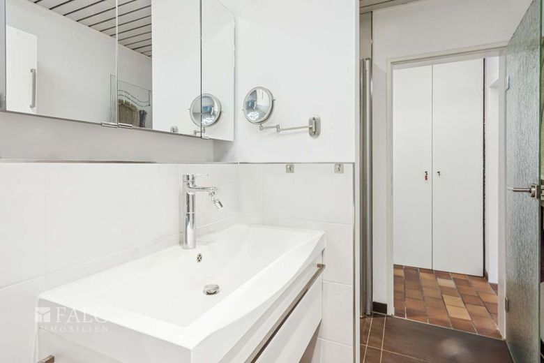 Provisionsfrei: Großzügiges Architektenhaus mit stilvollem Komfort und intelligenter Ausstattung – Badezimmer UG