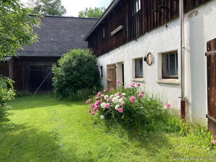 Ein Hof, der Geschichten trägt und Zukunft schenkt.
Vierseithof in traumhafter Lage auf ca. 20 ha bei  Waldsassen! – VUB0001964-2