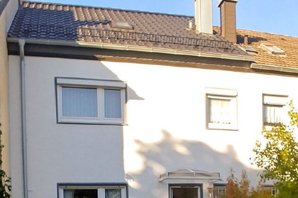 Zentral gelegendes grosses Reihenhaus- Strassenbahnanschluss nach Köln City/ Königsforst-Nähe