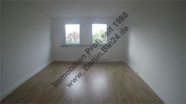 Mietwohnung - 2 Bäder -- 3 Zimmer Dachgeschoß Bezug nach Vollsanierung – G0015139
