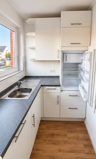 Modernisierte 1-Zimmer-Wohnung in St. Jürgen | Nähe UKSH & Sana Kliniken – Küche