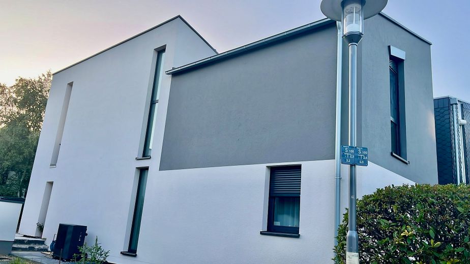 Casa d’architetto completamente ristrutturata a Mainz-Drais | 191 m2 | 7,80 m di larghezza della casa | 3 bagni | Pompa di calore – Seitenansicht