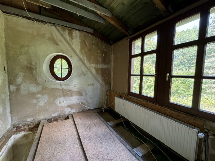 altes Forsthaus, Nebengebäude, 7600qm Grundstück, teilbar in 4 Baugrundstücke einzeln erwerbar – Gästezimmer oben entkernt