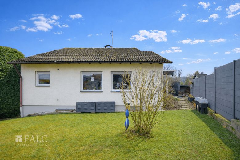 Gepflegtes Einfamilienhaus in Kürten: Ankommen &amp; Wohlfühlen - mit Kamin und Garten – Garten