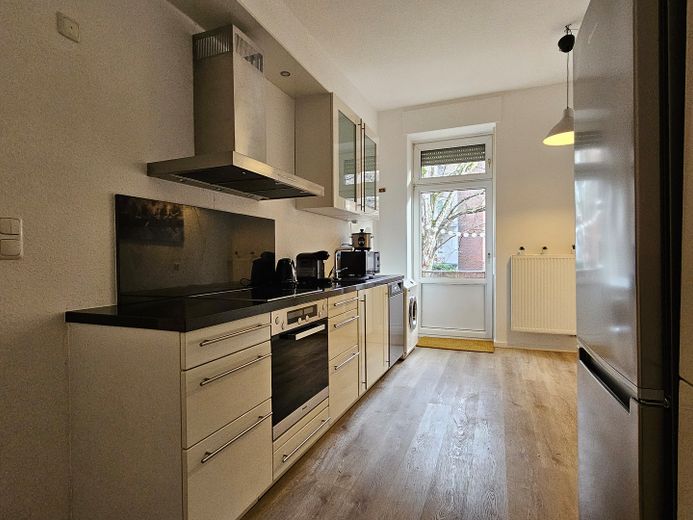 Sanierter Altbau! 3-Zi-Wohnung mit Balkon im 1.OG im beliebtem Martinsviertel – Küche