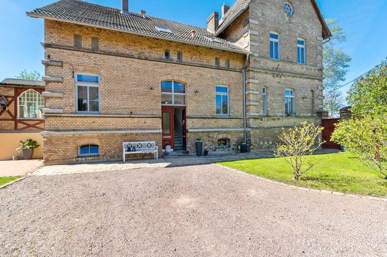 Kernsaniertes und strahlendes "Liebhaberstück" - großes Einfamilienhaus in Steuden! – Hausansicht