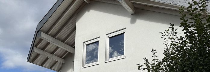 Außenansicht mit Balkon