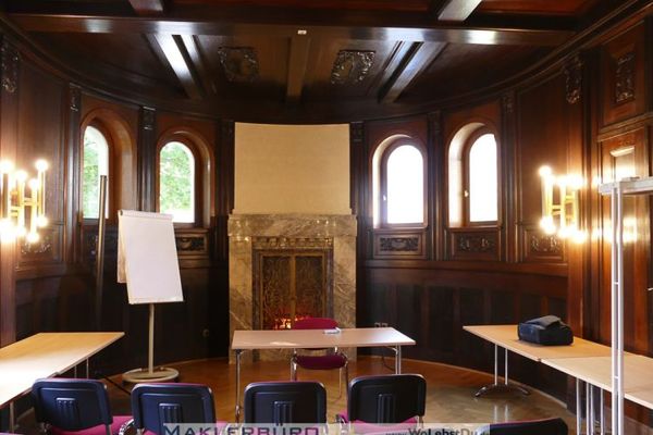 Repräsentative Praxis- und Büroräume in denkmalgeschützter Gründerzeitvilla im Herzen der Stadt!