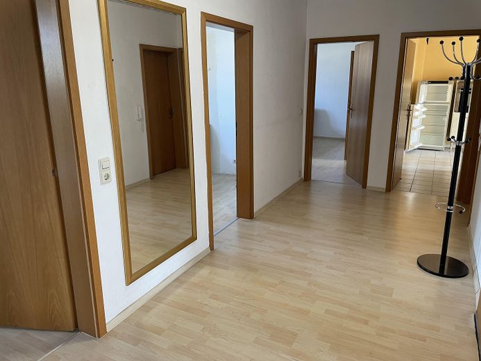 Renoviertes WG Zimmer in bevorzugter Lage in Bad Cannstatt (bitte Handynummer angeben) – Flur