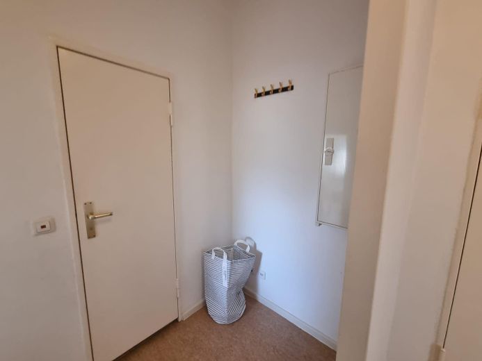 Helle, geräumige, möblierte Wohnung mit Balkon in zentraler Lage nahe U Alt-Mariendorf – Flur