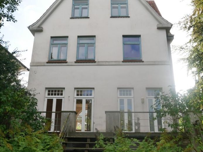 Splendida villa in stile liberty addormentata in una posizione privilegiata di Eutin, in vendita! – Foto 1