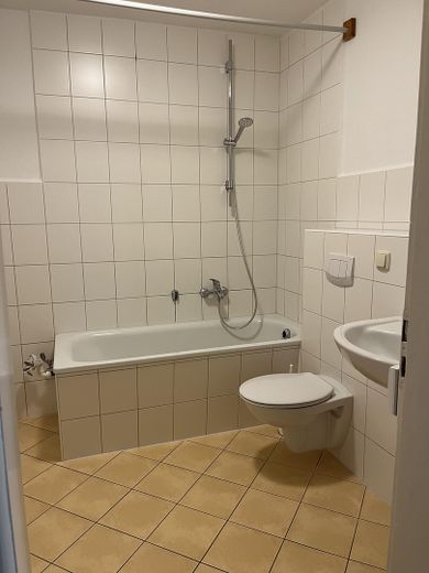 Provisionsfrei: Freundliche, gepflegte 2 Zi-Wohnung im Herzen der Altstadt Stralsund – Bad