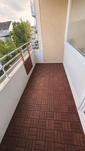 Frisch renovierte 2-Zimmer-Wohnung mit Südostbalkon & Einbauküche – Balkon