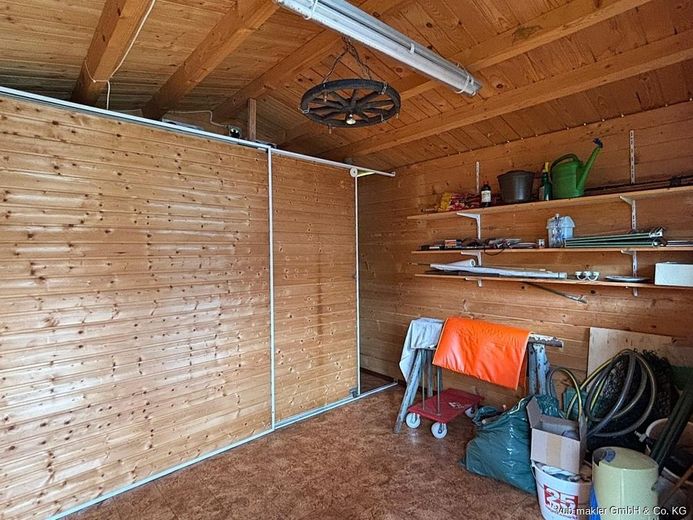 Ruhig gelegenes Einfamilienhaus mit Einliegerwohnung und großem Grundstück in Oberkotzau – VUB0002472-16