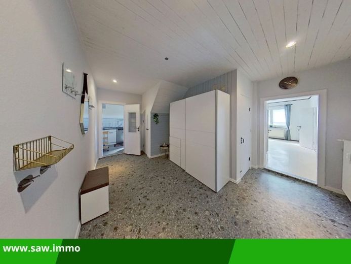 Liebevoll hergerichtete 3-Raum-Dachgeschosswohnung mit besonderem Charme – फोटो 1