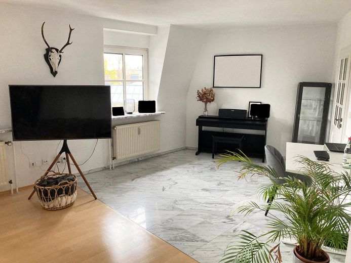 Beautiful Unfurnished Designer Apartment – Wohnzimmer