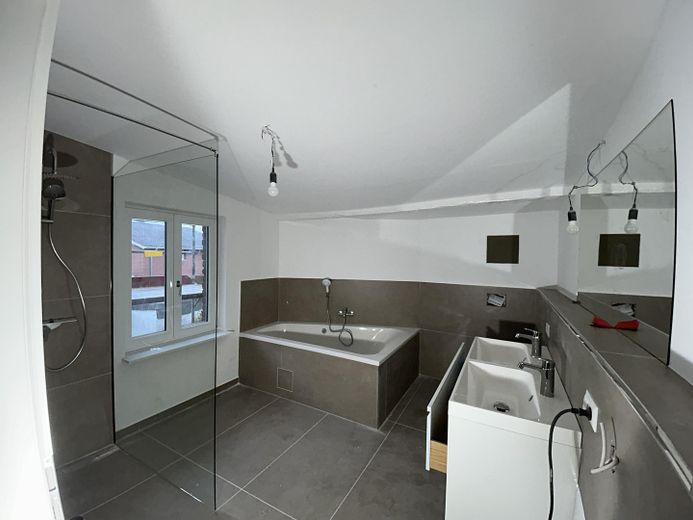 Schlutuper Kirchstraße, Beste Lage, weitläufige Wohnung mit Charme – Foto 5