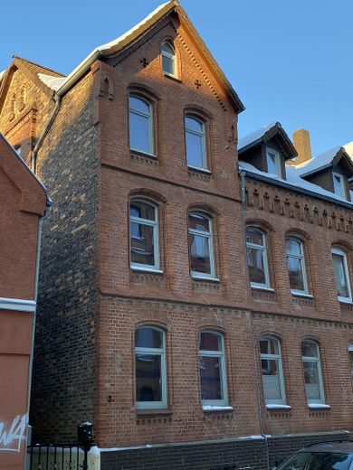 Apartamento con balcón, apto para piso compartido, 4 habitaciones, dúplex, cerca de la estación – Hausansicht