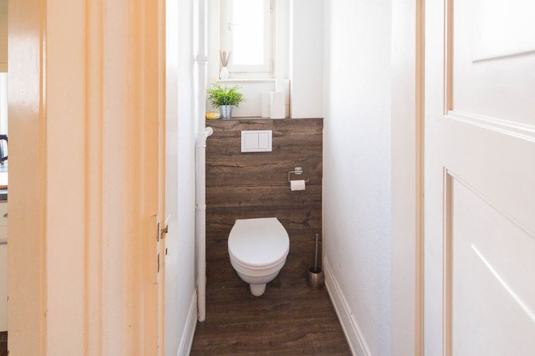 Świetne 3-pokojowe mieszkanie w Esslingen niedaleko zakładów Daimlera – w razie potrzeby wraz z umeblowaniem – Separate Toilette