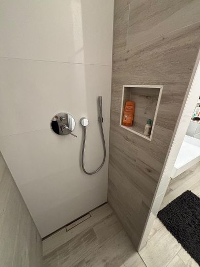 Exklusive 4-Zimmer-Wohnung in München-Obermenzing – Bad