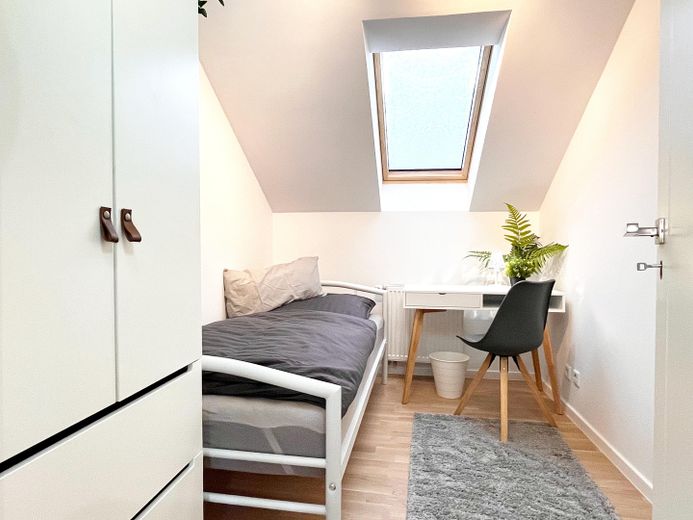 Modern, stilvolles Penthouse  mit guter Anbindung an die Münchner Innenstadt und Augsburg – Schlafzimmer 1.