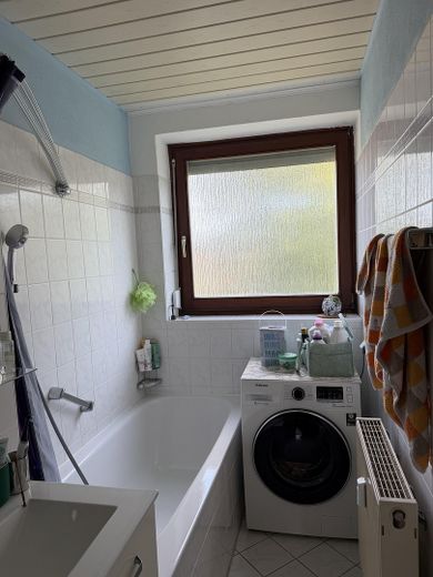 Jasne mieszkanie 3-pokojowe z loggią w Bremen-Blockdiek – Badezimmer