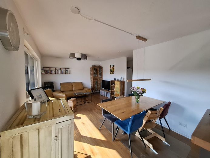Zentrales Penthouse in Waiblingen mit großer Dachterrasse – Wohnzimmer