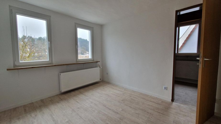 Reduzierter Preis u. provisionsfrei : Charaktervolles Einfamilienhaus im Grünen mit Dachterrasse – OG. Schlafzimmer