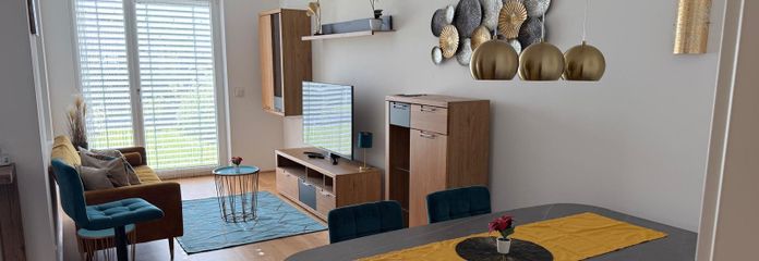 Wohnzimmer mit Esstisch