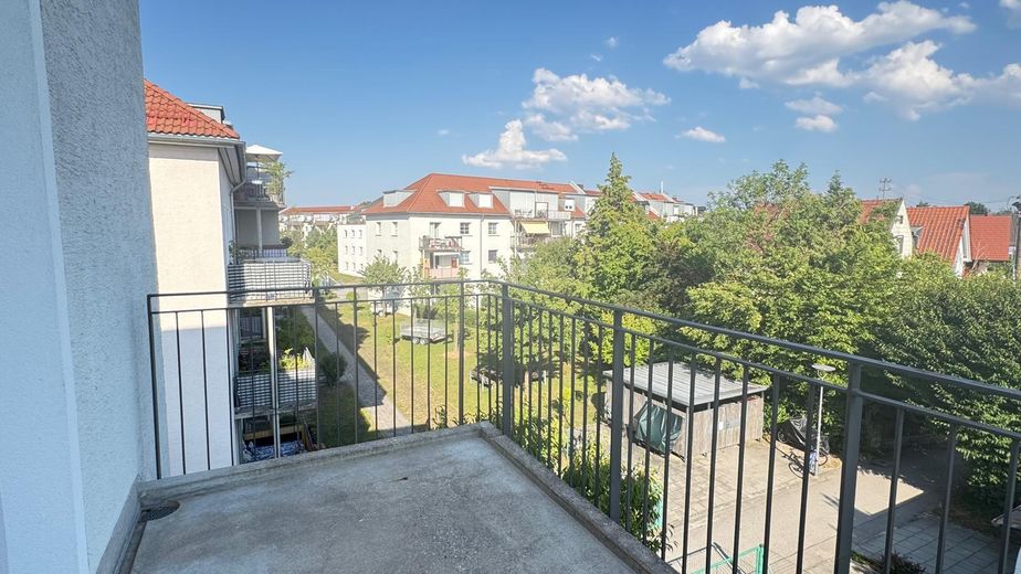 2-Zimmer-Wohnung mit Balkon am Mangfallplatz – Balkon