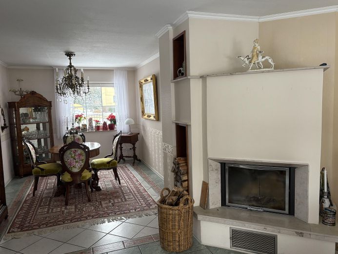 EG Wohnzimmer Straßenblick