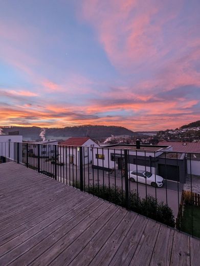 RISERVATO - Moderna casa familiare con vista – scuola, asilo e negozi raggiungibili a piedi – Balkon Blick