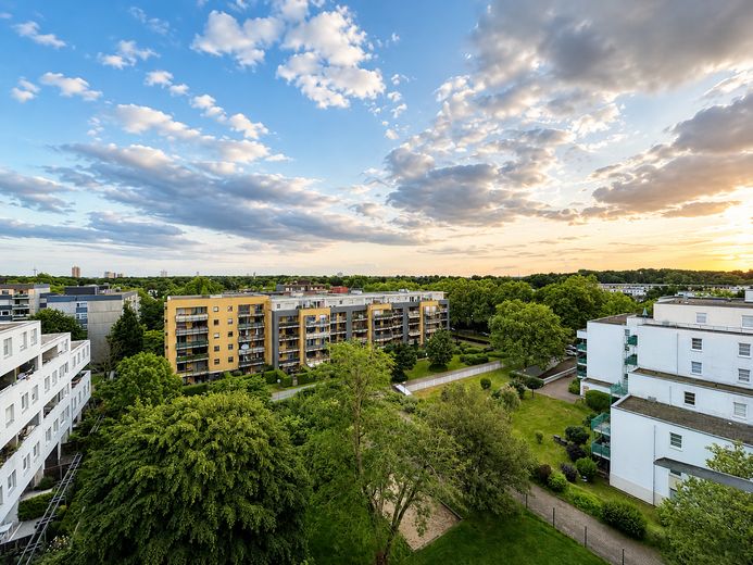 Exklusiver Wohntraum über Köln: Penthouse mit spektakulärer 97 m² Dachterrasse, Provisionsfrei – Blick Terasse hinten