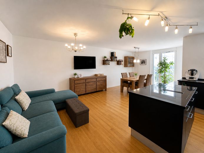 Modern 122 m² ground-floor apartment suitable for people with mobility impairments, with 250m² garden in Ludwigshafen-Melm – Wohnessbereich