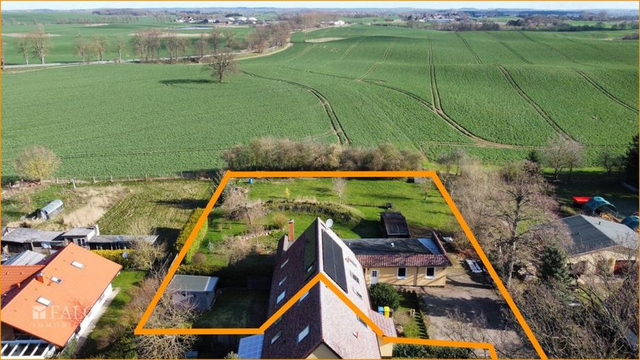 Neue Heizung + 9 kWp PV-Anlage im Zweigenerationenhaus!! – Vogelperspektive