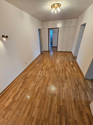 Großzügige ca. 100 m² Wohnung mit Parkett, Tageslichtbad und hellen Räumen – Foto 2