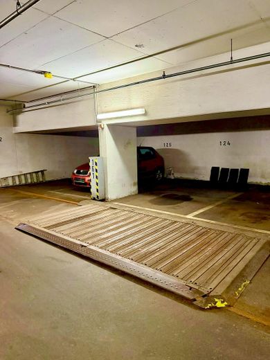 Von Privat, Helle und ruhige 2-Zimmer-Wohnung in Hamburg, mit Balkon ins grüne, inkl. TG-Stellplatz – TG Stellplatz