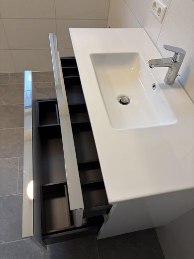 Vom Eigentümer Neubau ohne Courtage 3 Zimmer 87,7qm, Terrasse, Gartenteil + Nutzfläche, Brackel – Badunterschrank viel Stauraum