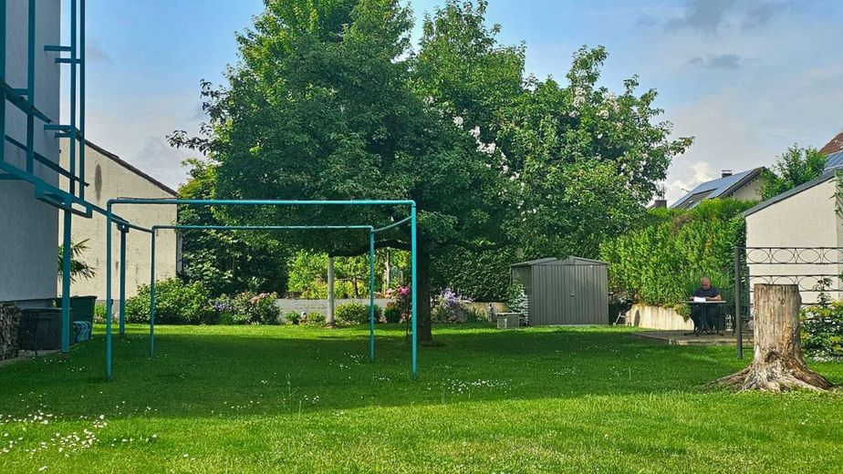 2-Zimmer-Erdgeschosswohnung mit Balkon - leerstehend &amp; sofort nutzbar – Garten_2