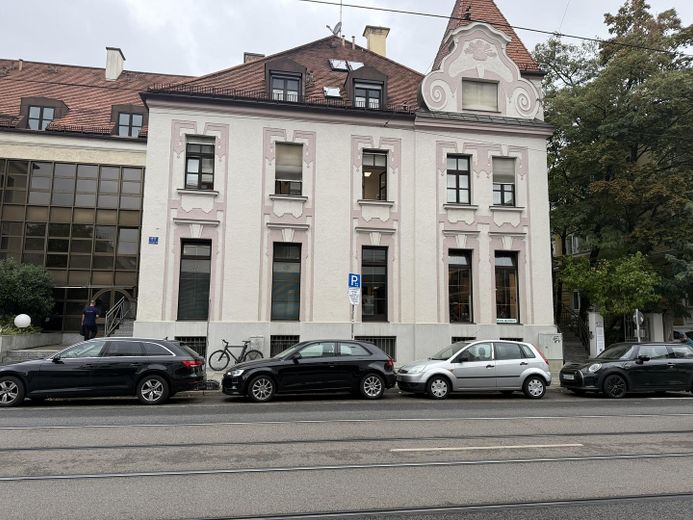 Spazio commerciale/studio/ufficio di rappresentanza a Bogenhausen – di fronte al Klinikum Rechts der Isar – Praxis/Büro Außenansicht 