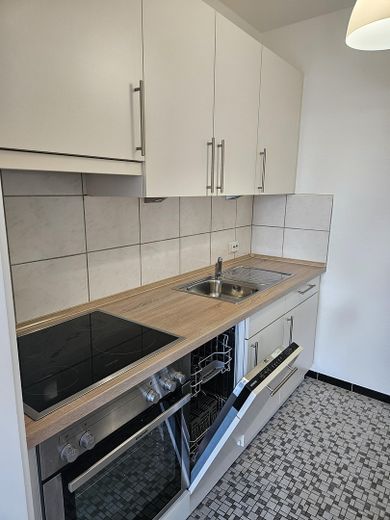 Der erste Schlüssel, der wirklich Dir gehört: Sanierte Wohnung mit Balkon – Küche mit Geschirrspüler 